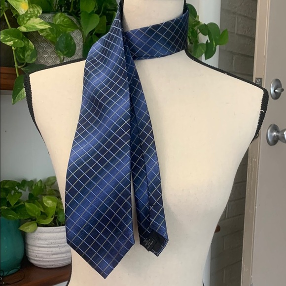 Kenneth Cole Reaction 100% silk Hand Made tie windowpane plaid EUC Navy 59"L - Picture 1 of 9